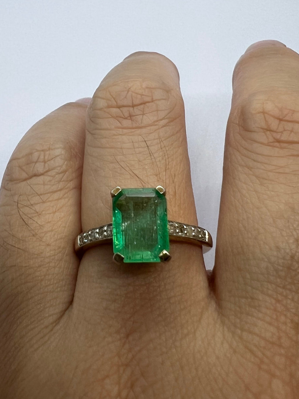 Emerald silver ring