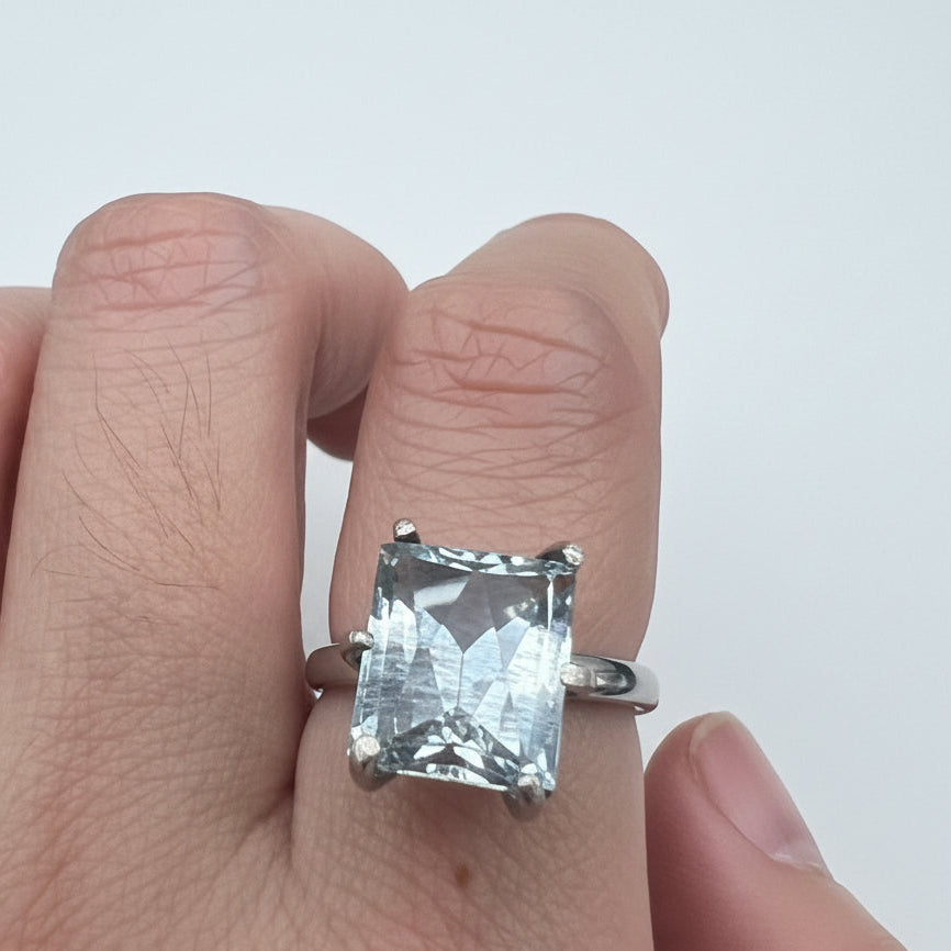 Aquamarine silver ring