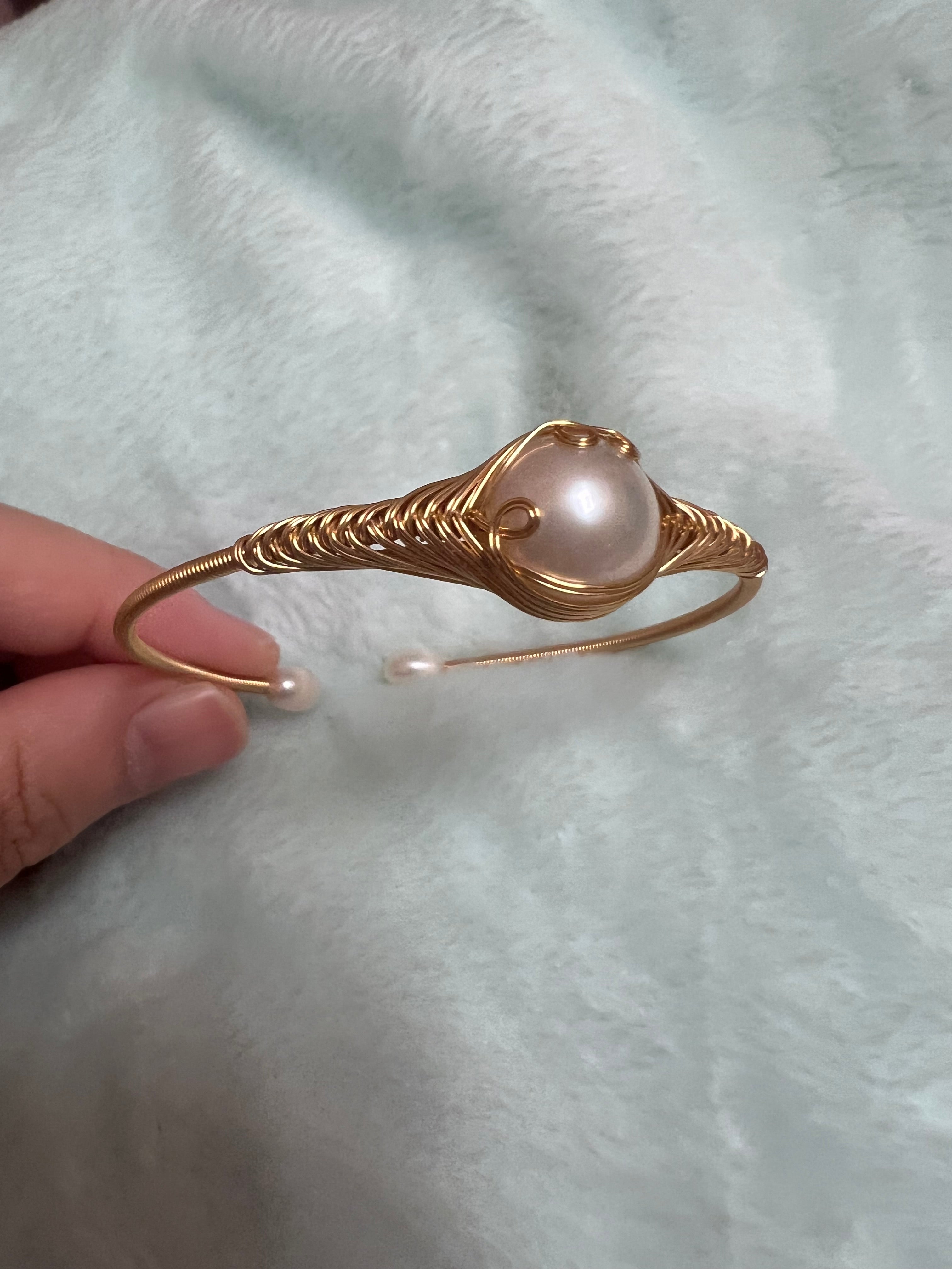 Pearl bracelet
