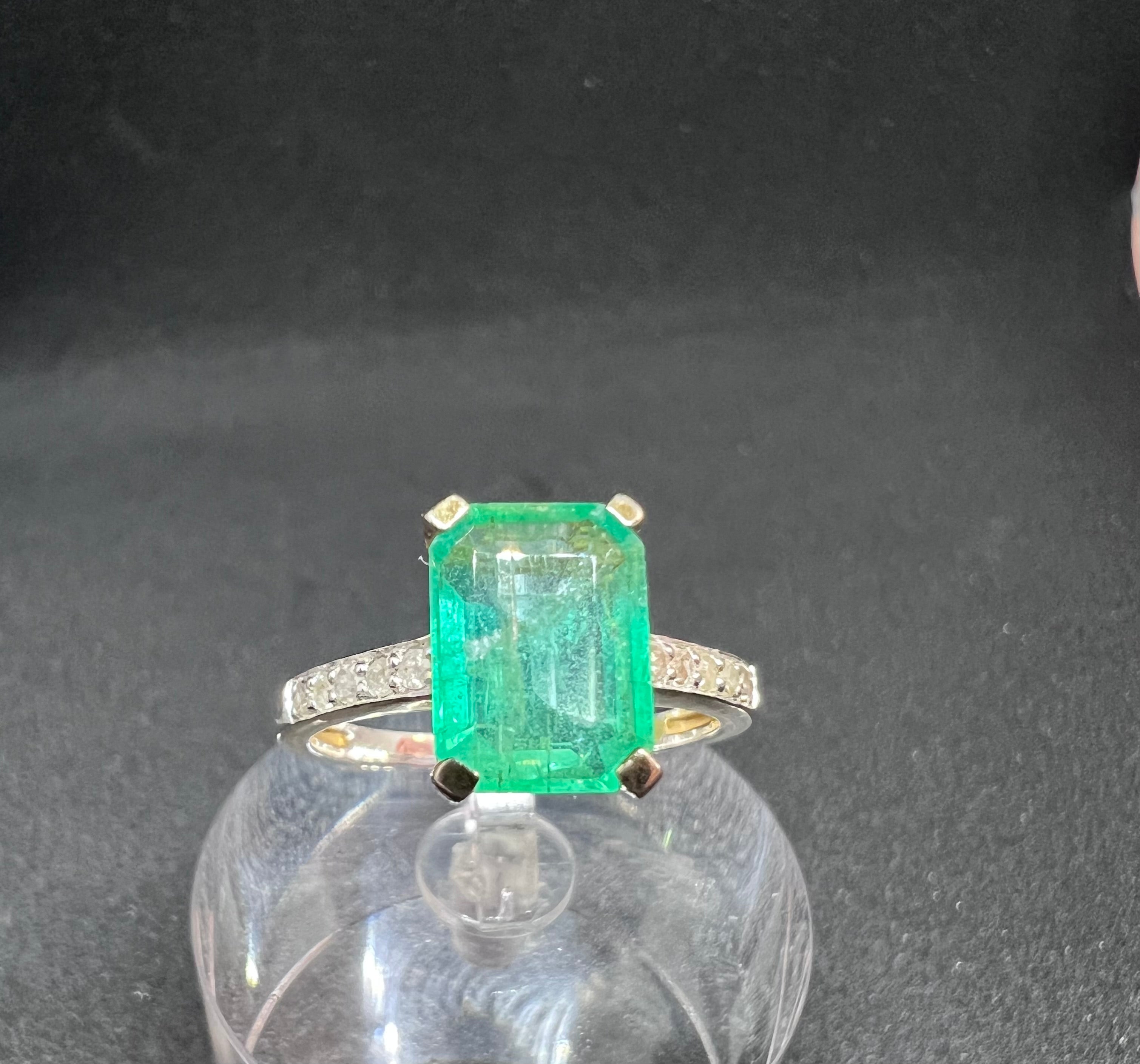 Emerald silver ring