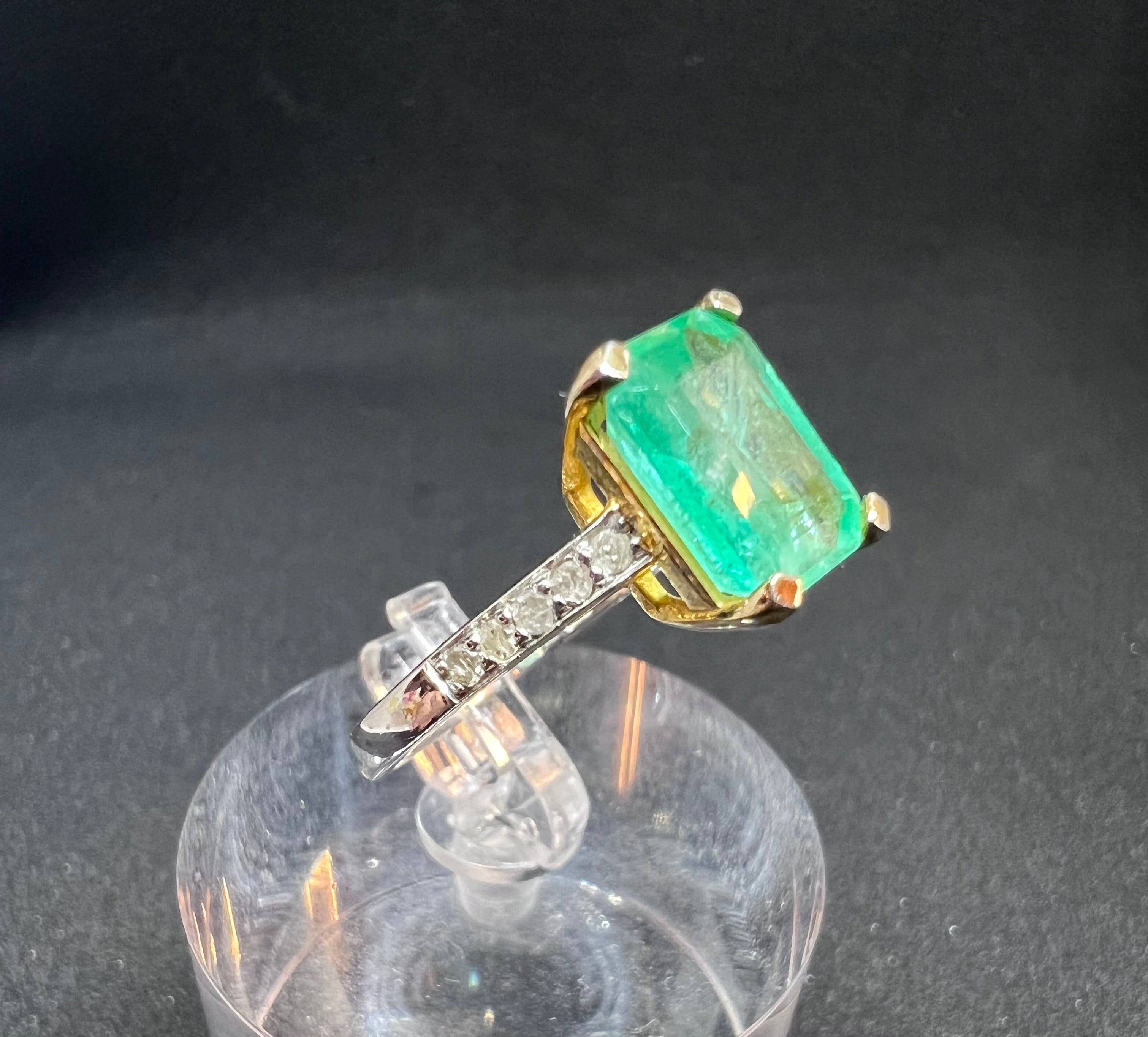 Emerald silver ring